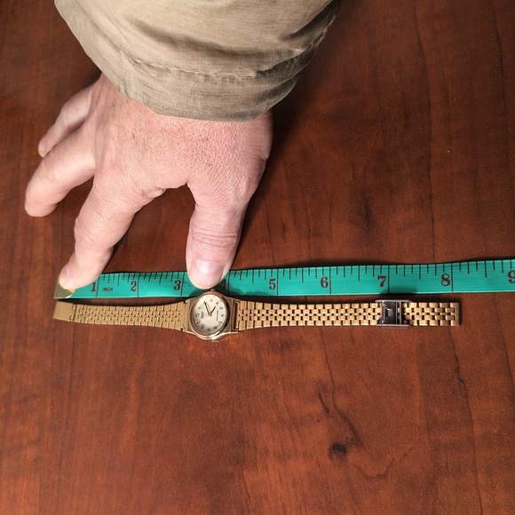 Casio Quartz watch in euc - Picture 5 of 5